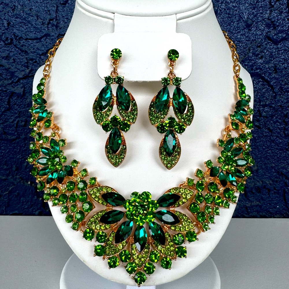 Green Rhinestone Necklace & Earrings Jewelry Set